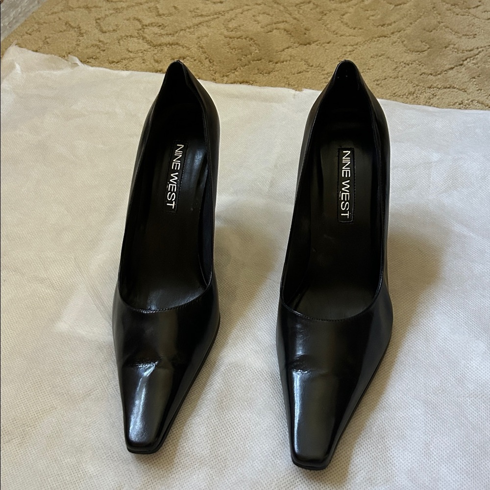 Nine West black leather heels 6.5